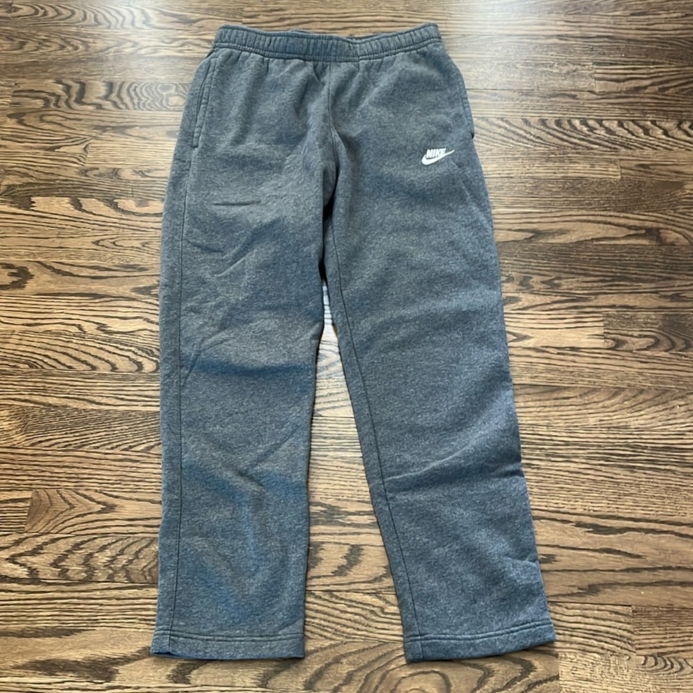 Nike men’s Medium dark gray fleece lined sweatpants